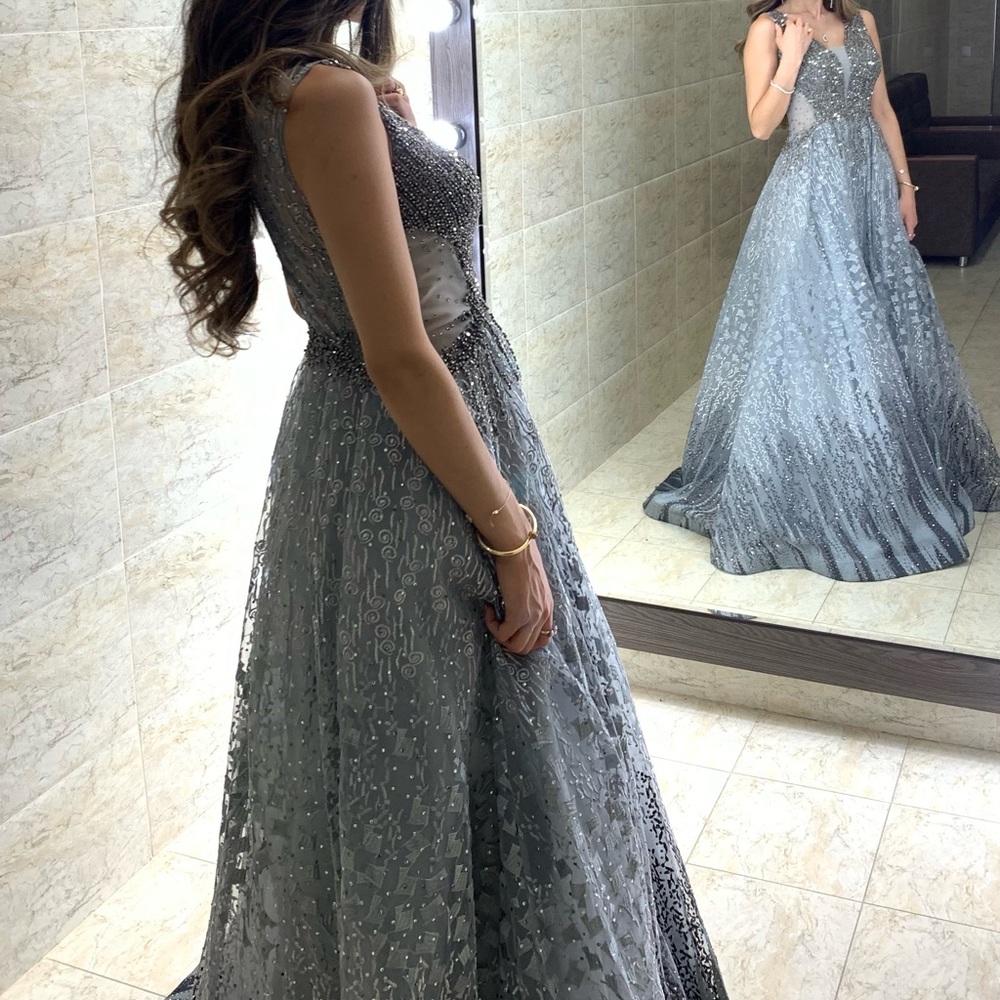 Luxury Gown - Picture 3 of 3
